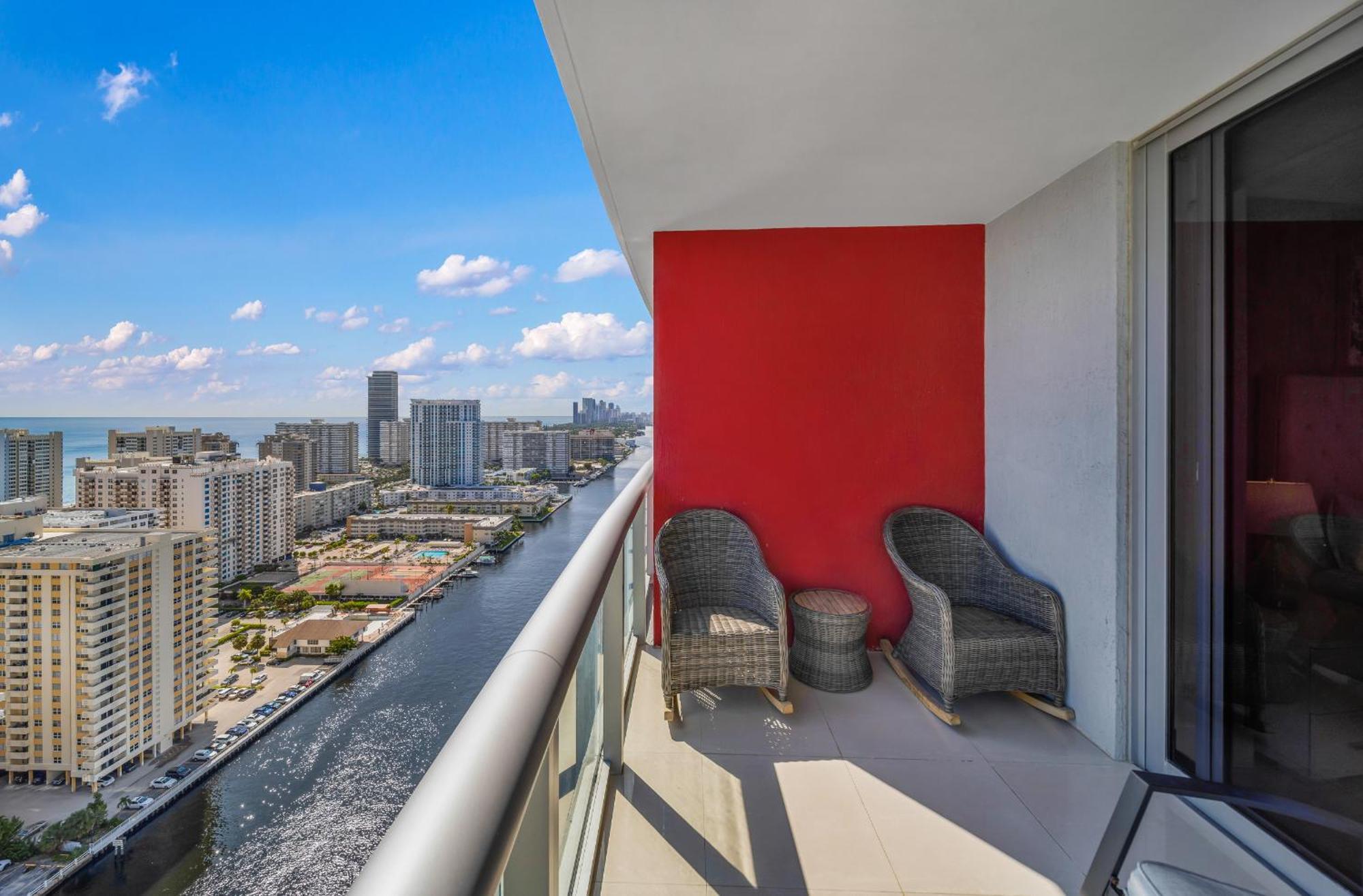 Resort-Style Living With Direct Ocean Views - 3Br Beauty 哈兰代尔海滩 外观 照片