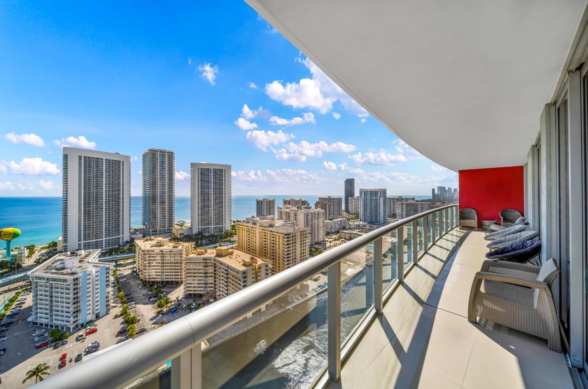 Resort-Style Living With Direct Ocean Views - 3Br Beauty 哈兰代尔海滩 外观 照片