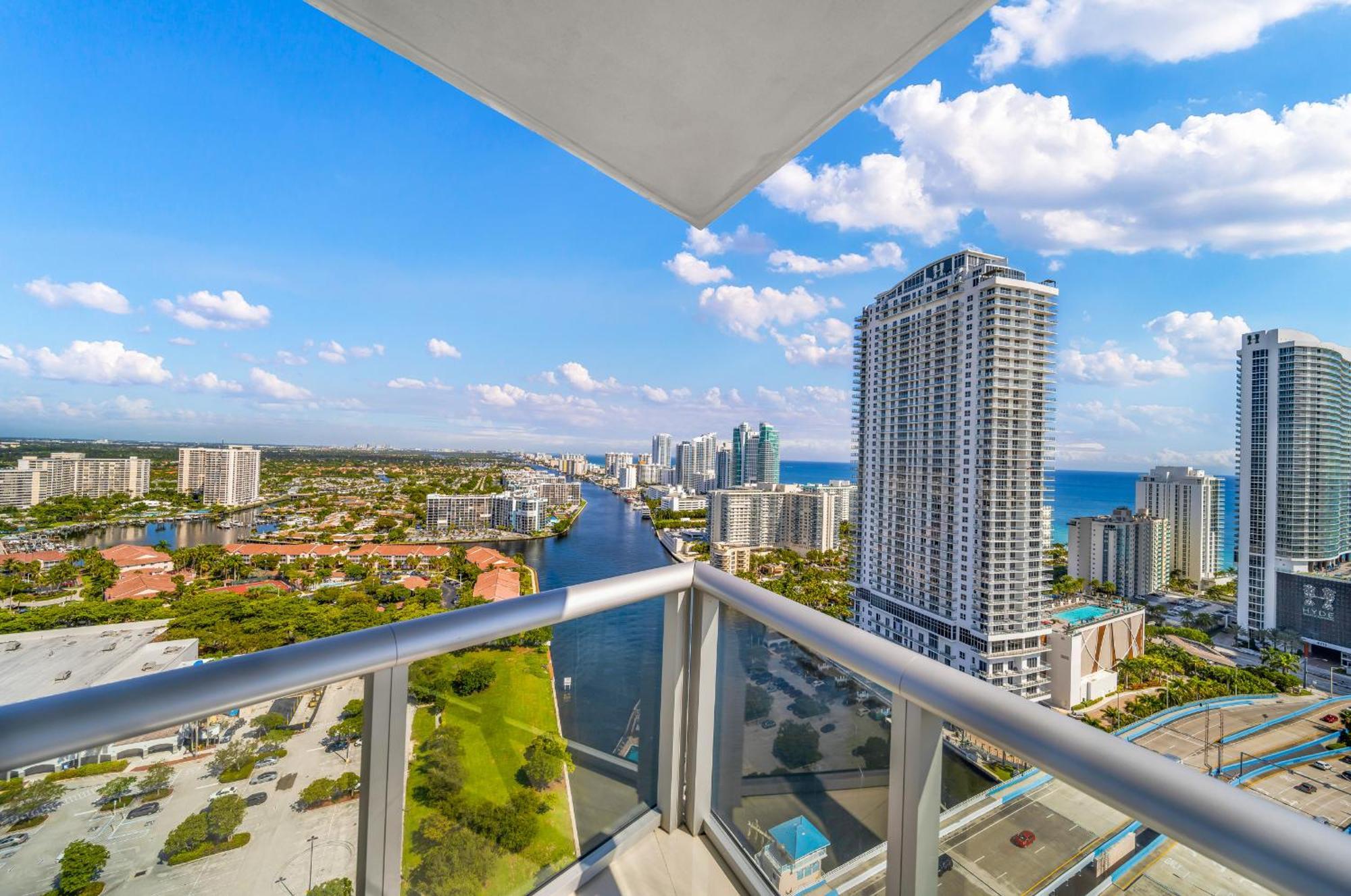 Resort-Style Living With Direct Ocean Views - 3Br Beauty 哈兰代尔海滩 外观 照片