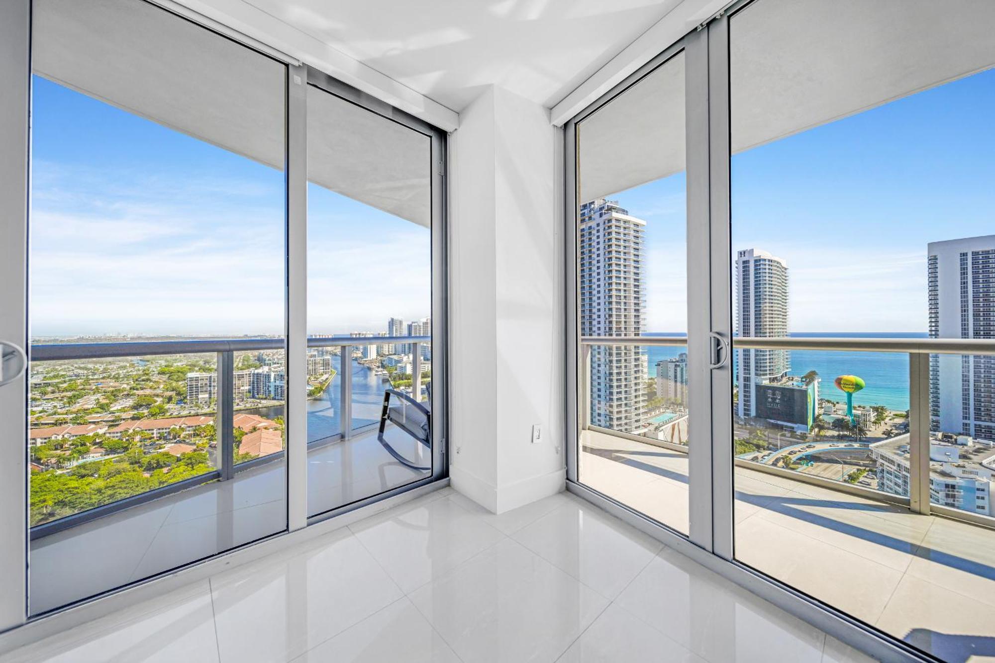Resort-Style Living With Direct Ocean Views - 3Br Beauty 哈兰代尔海滩 外观 照片
