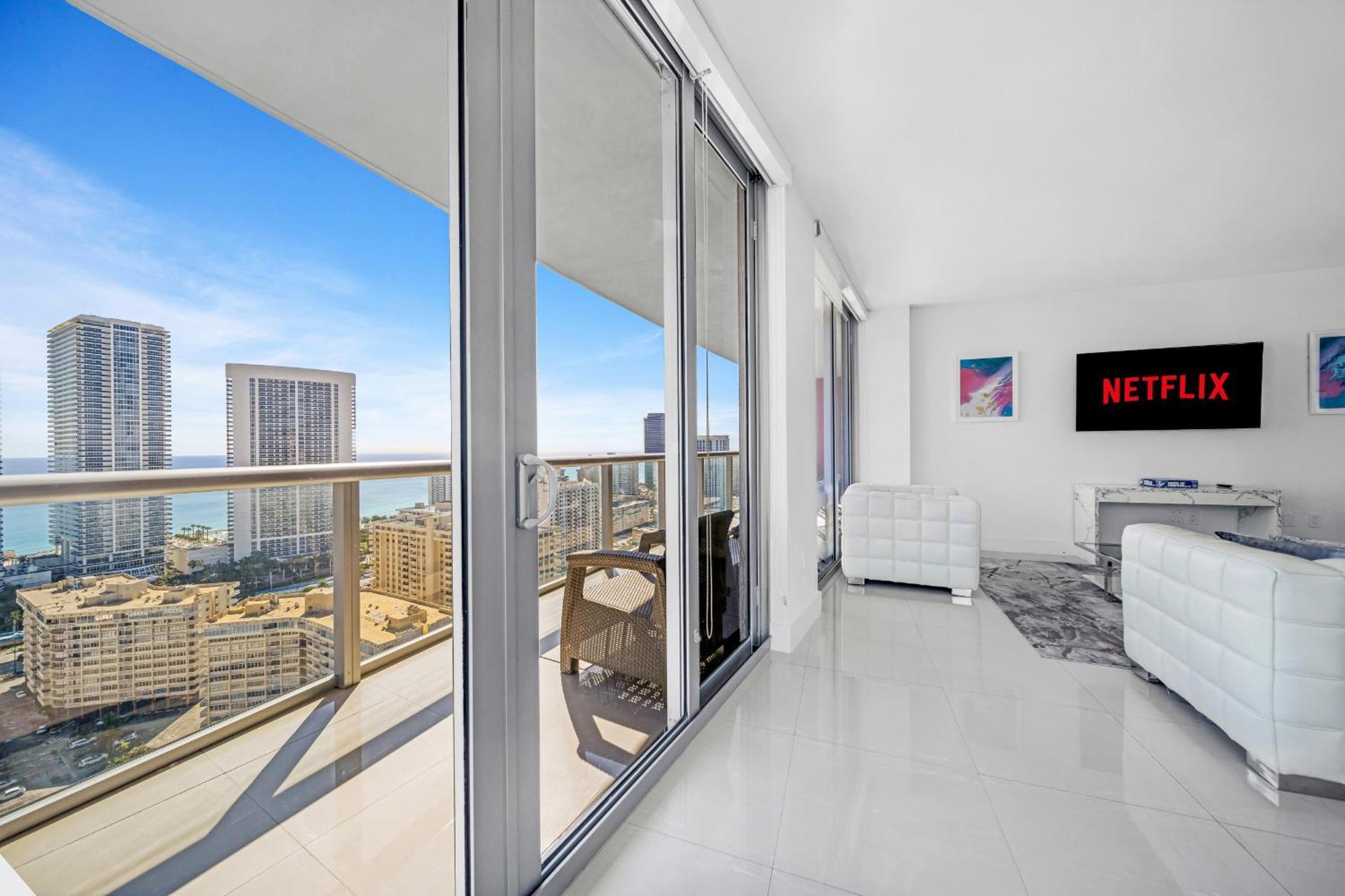Resort-Style Living With Direct Ocean Views - 3Br Beauty 哈兰代尔海滩 外观 照片