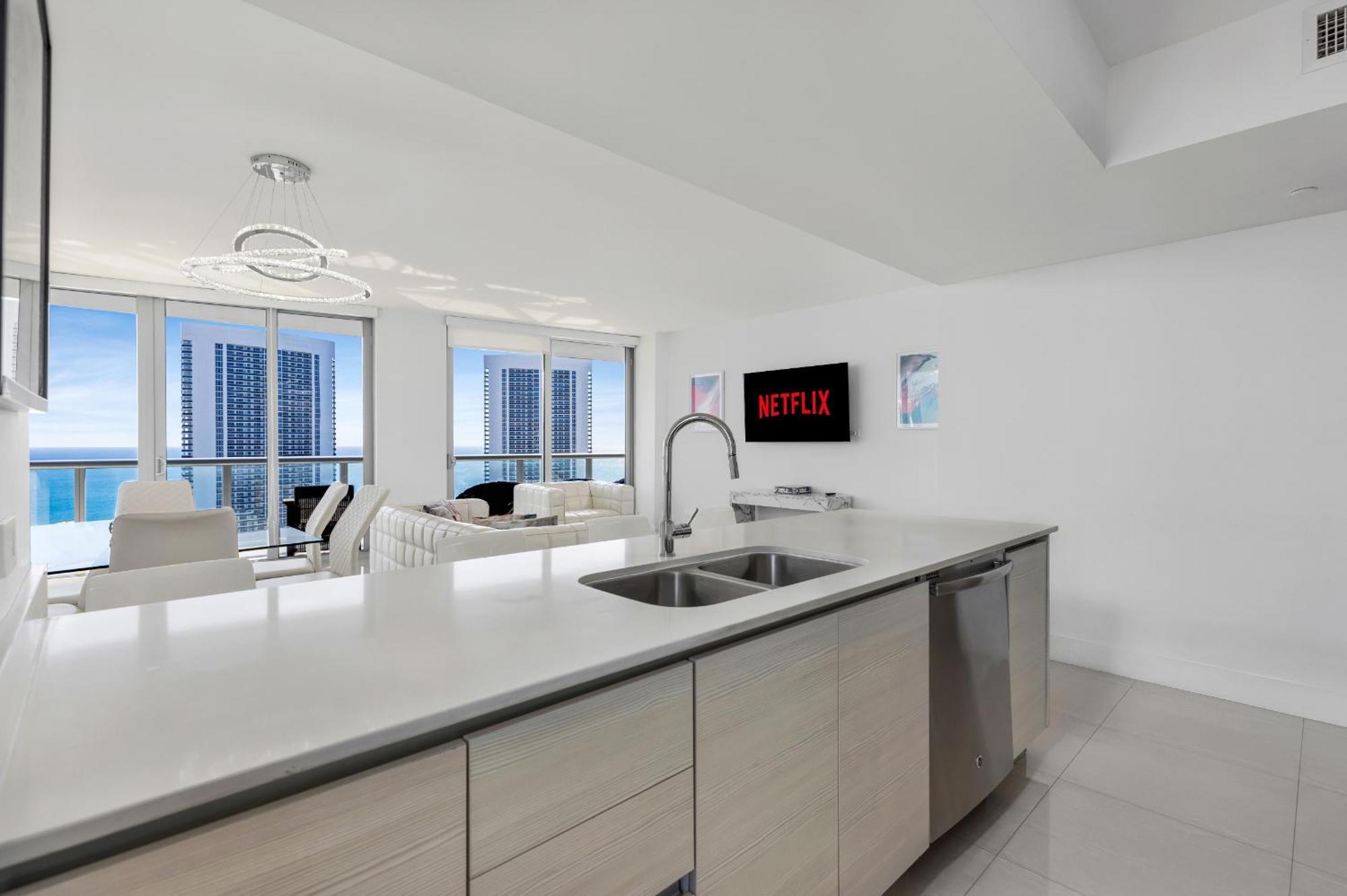 Resort-Style Living With Direct Ocean Views - 3Br Beauty 哈兰代尔海滩 外观 照片